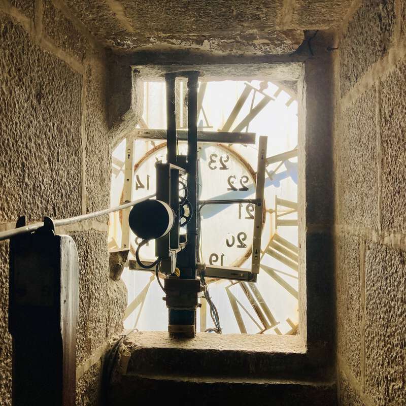 Foto del rellotge del Fadrí, torre campanar de Castelló, des de dins.